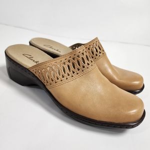 Clarks laser-cut tan leather slip-on mules womens size 9